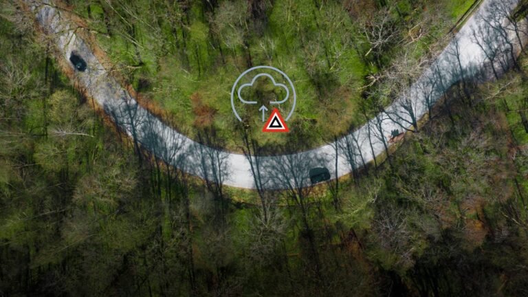 Volvo's New Safety Tech Warns Other Cars About Crashes And Animals