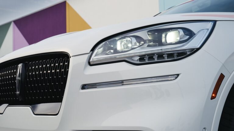 A Brand-New Twin-Turbo V6 Lincoln Aviator Is Cheaper Than A Four-Cylinder Genesis GV80