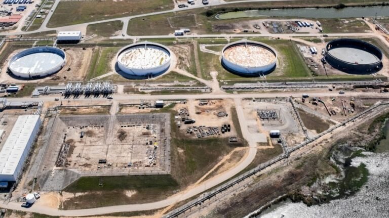 US emergency oil reserve falls below 300M barrels for first time since 1980s