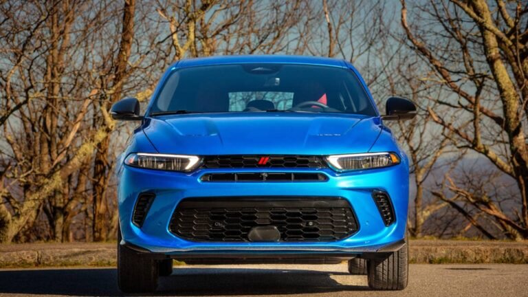Dodge and Alfa Romeo Recall 48,777 SUVs Over Seat Belts That Can Twist