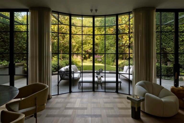 A Vancouver Addition Blurs the Line Between House and Garden