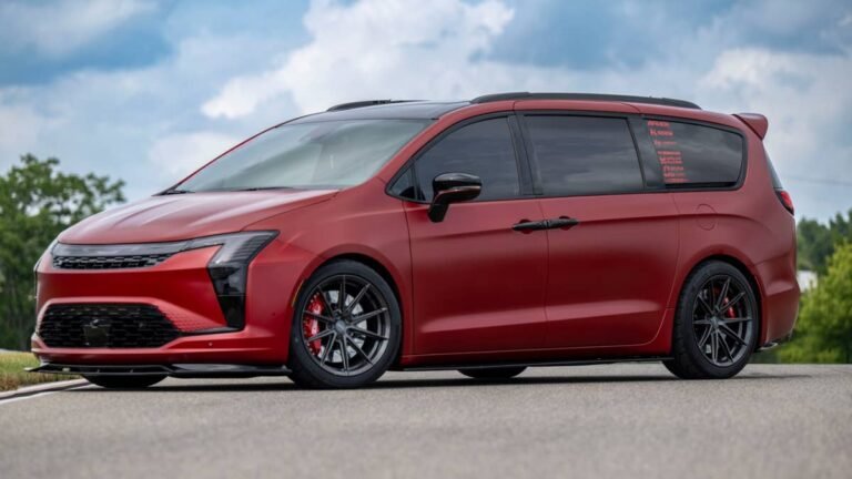 Chrysler Built the Performance Pacifica We Wish It Would Sell