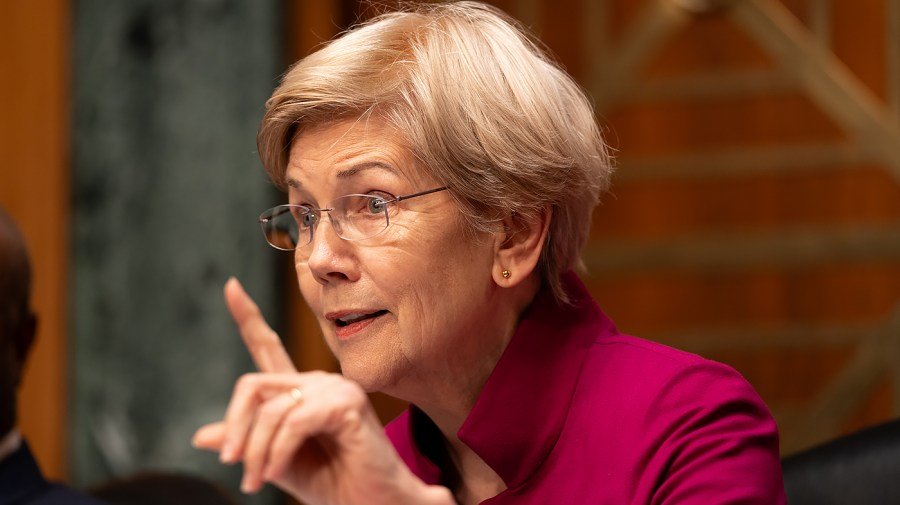 Warren demands investigation into Trump meme coin