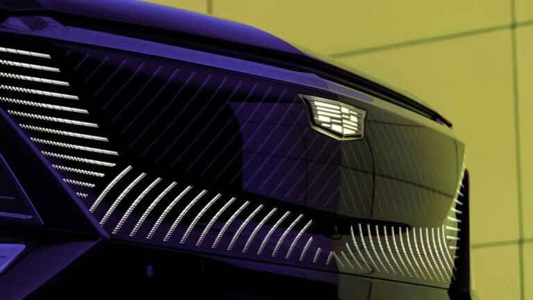 Frozen Displays, Endless Delays: How Luxury Cars Failed At Providing A Better Experience Than Mainstream Cars
