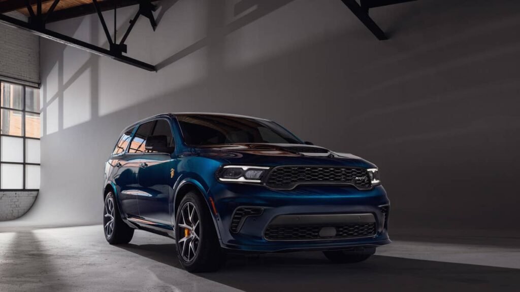 Dodge Keeps the Aging Durango Fresh With a Sinister New Color