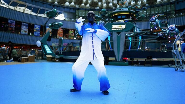 Hundreds of robots are roaming this Chinese theme park. It’s only the beginning of our humanoid future