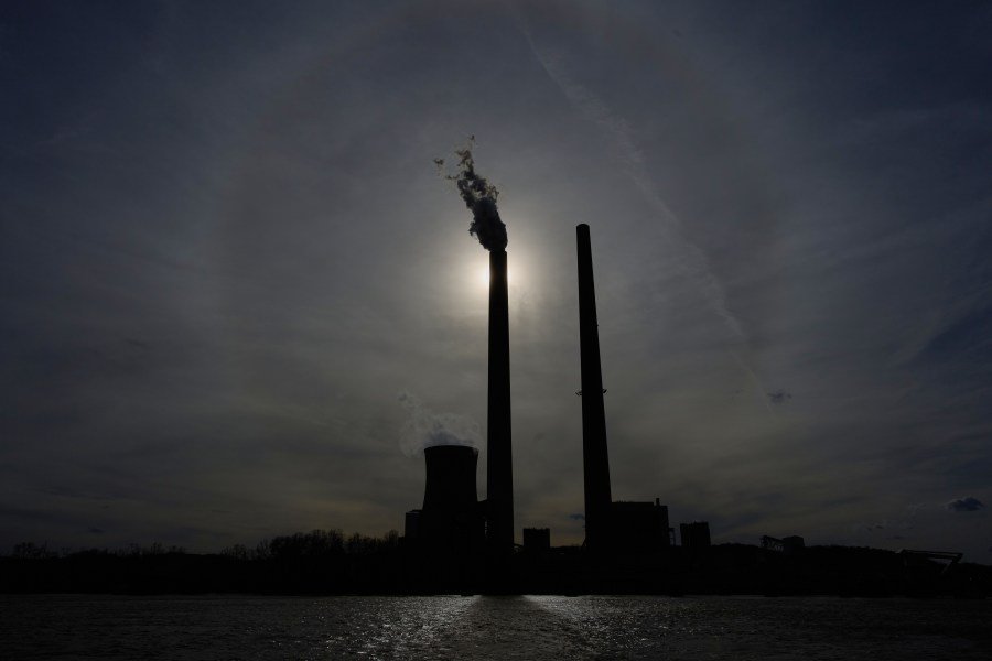 Trump guts climate rules for coal and gas power plants