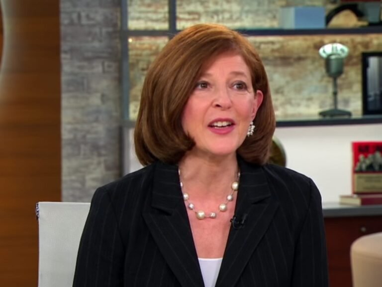 4 tricks to ace a job interview, according to a deception and human behavior expert