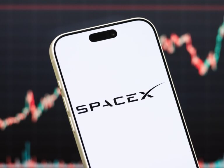 Elon Musk's companies ordered to explain why they dropped antitrust claims against Apple
