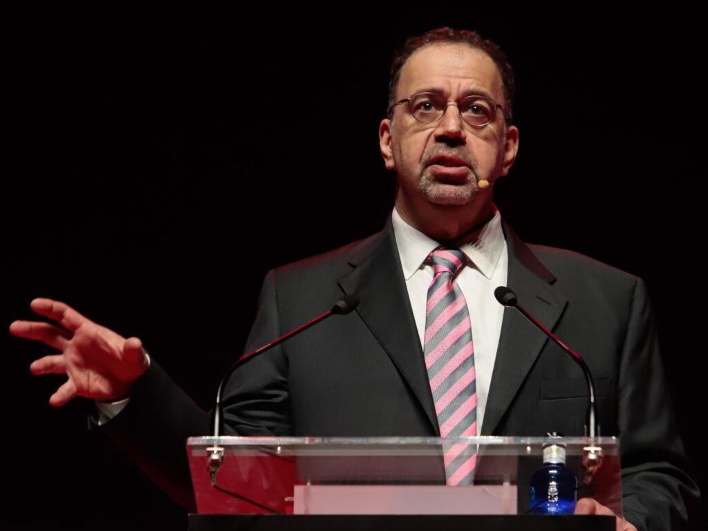 A Nobel Prize-winning economist explained why he's backing California's billionaire tax