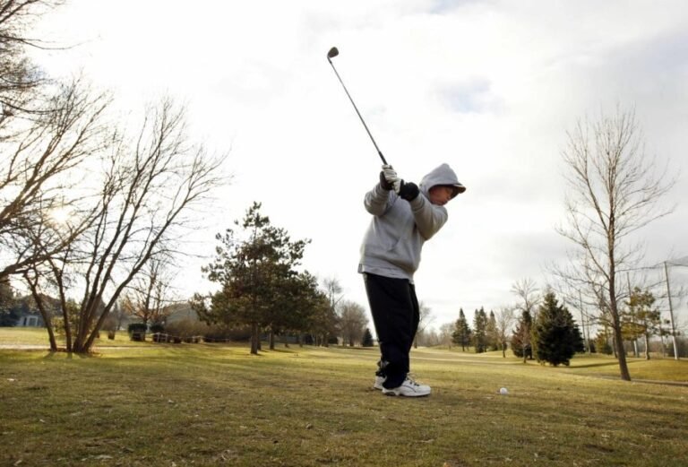 Why the golf industry largely supports permanent daylight saving time