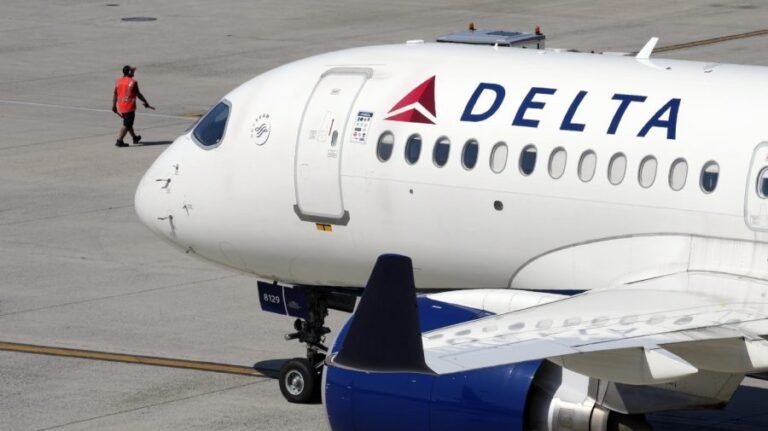 Delta flight makes emergency landing due to smoke in cabin