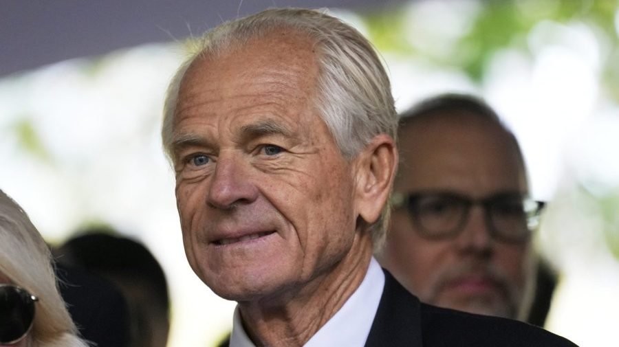 Peter Navarro says Fed's rate raise is 'a bad decision'