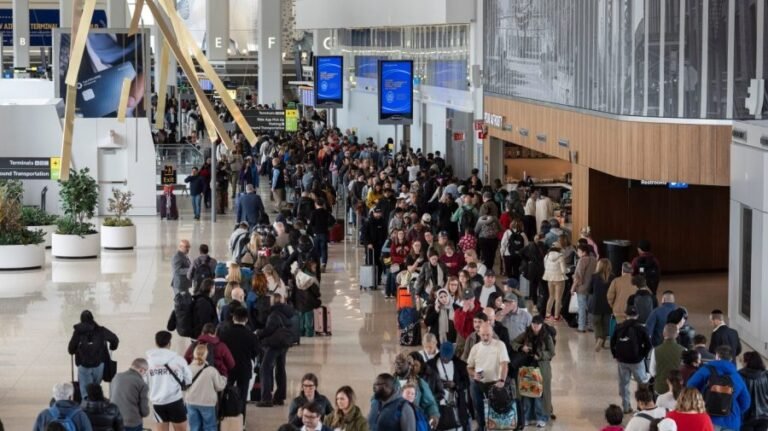 TSA now allowing non-ticketed visitors into terminals at several US airports