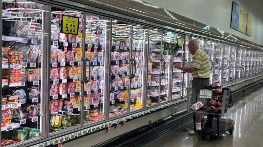 Consumer confidence drops to lowest level in more than a decade
