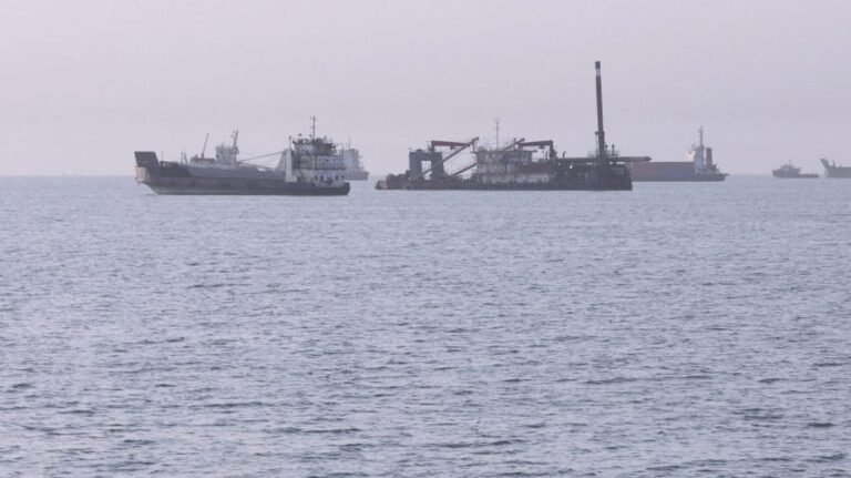 Iran attacks US ship in Strait of Hormuz