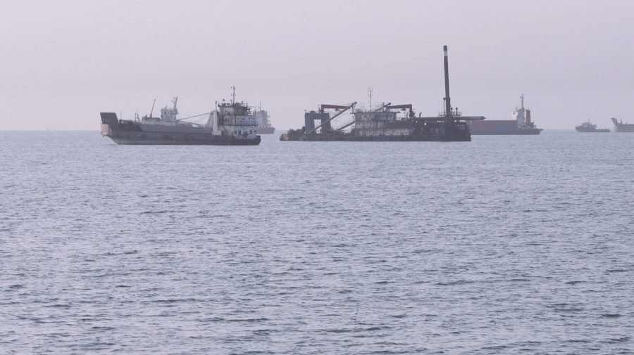 Iran attacks US ship in Strait of Hormuz