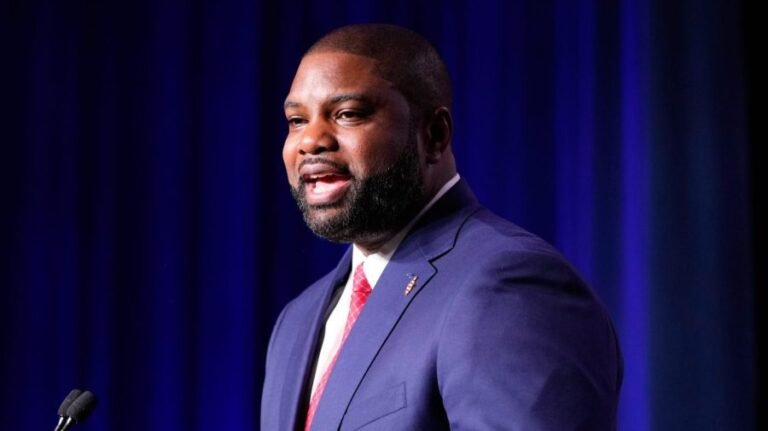 DDHQ shifts Florida governor race to toss-up