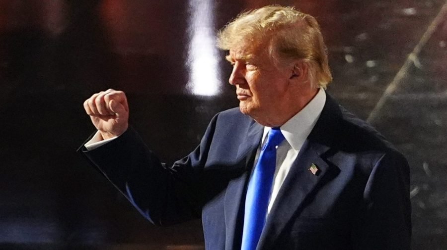 Trump promises Obamacare rebates to people in swing states