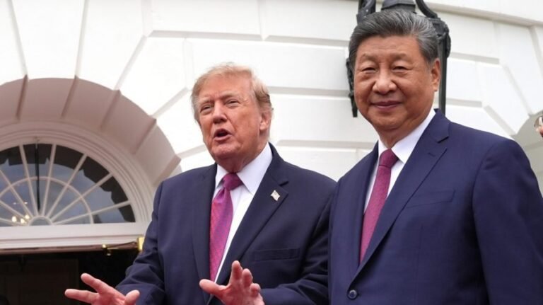Trump shows Xi new White House helipad, Marine One