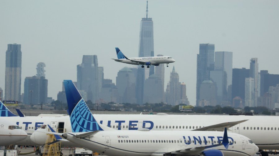 FAA halts flights in Northeast after fiber cable cut in NJ