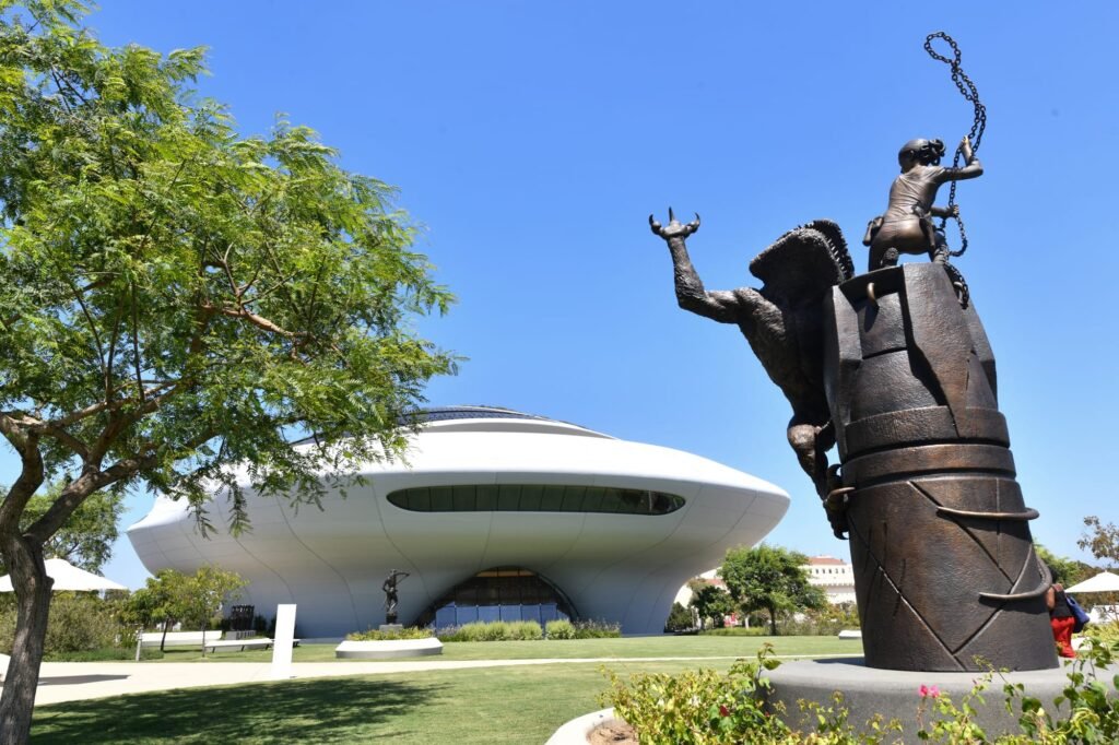 LA’s Lucas Museum Displays “Narrative Art” for the Few, Not the People