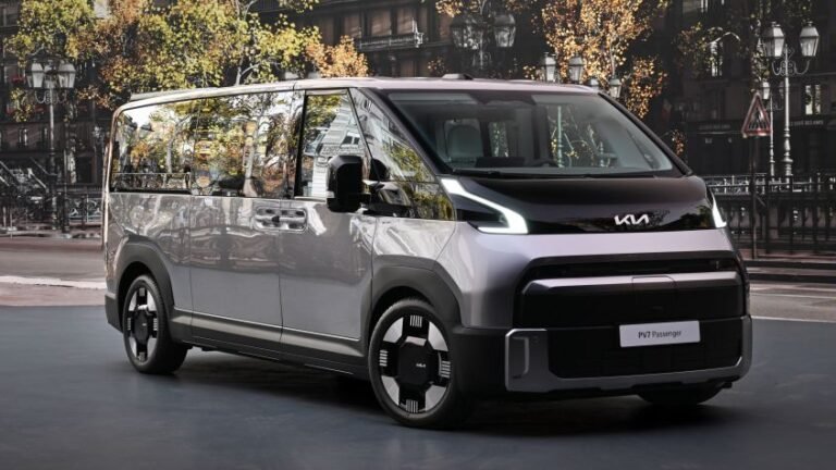 New Kia PV7: nine seats and 350kW charging for PV5's big brother