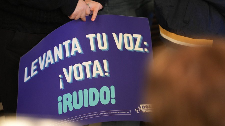 Democrats gain ground among Hispanic voters disenchanted with Trump