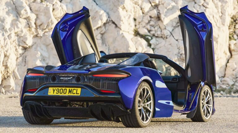 McLaren Is Trying To Sell Arturas With 0% Financing