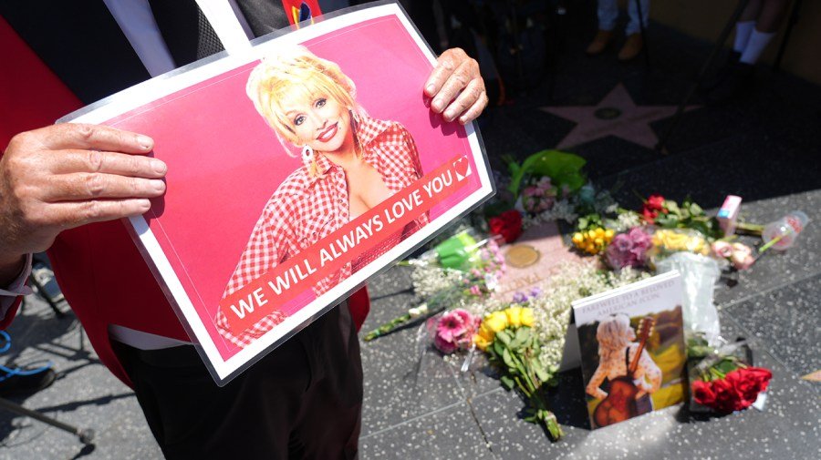 Nashville airport board unanimously approves Dolly Parton name change