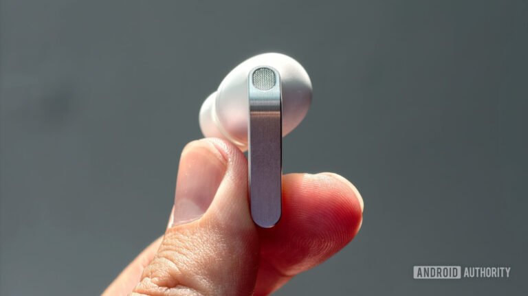 Galaxy Buds On leaked renders show Samsung’s foray into a new earbud category