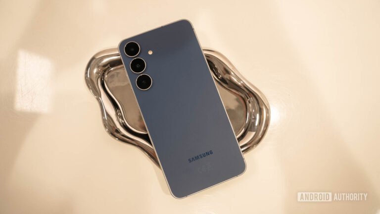 A Galaxy S25 FE user blamed One UI for battery drain, turns out it was something entirely different