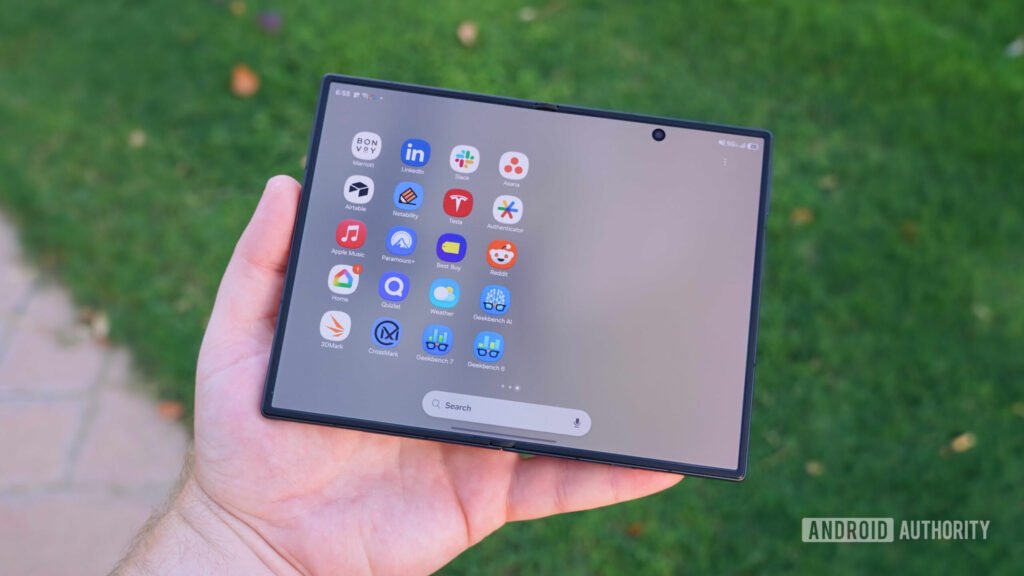 Some Galaxy Z Fold 8 users report soft screen corners with way too much give