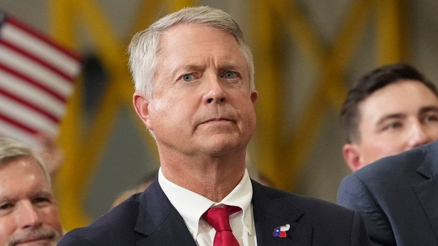 Marshall GOP primary challenger backs Democrat in Kansas Senate race