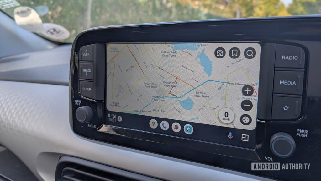 Waze on Android Auto is inexplicably hiding users’ navigation information