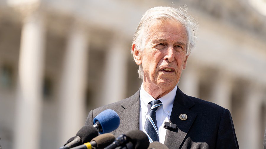 Beyer calls on FAA to suspend AI system for DC-area airports: ‘Guinea pigs’