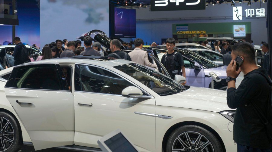 Auto companies call for ban on Chinese-made cars