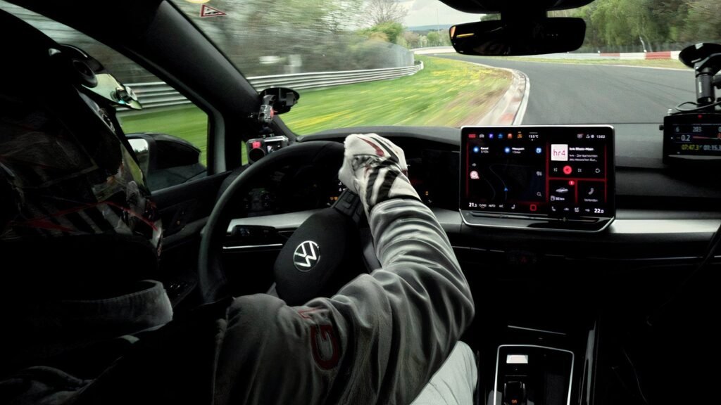 How The Golf GTI Beat The Manual Civic Type R To 140 MPH By More Than 5 Seconds