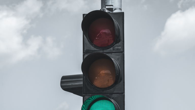 These Traffic Lights Reward Drivers Who Obey the Speed Limit