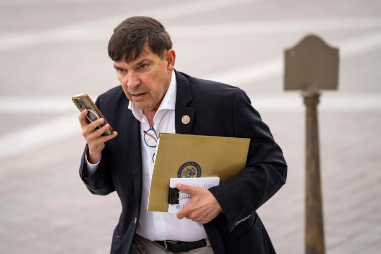 Handful of House Democrats split on GOP resolution condemning socialism