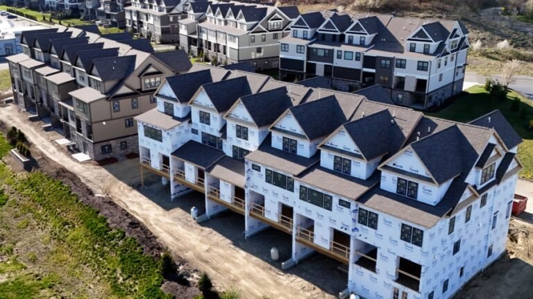 Benchmark mortgage rate hits 14-month high as bond yields keep rising