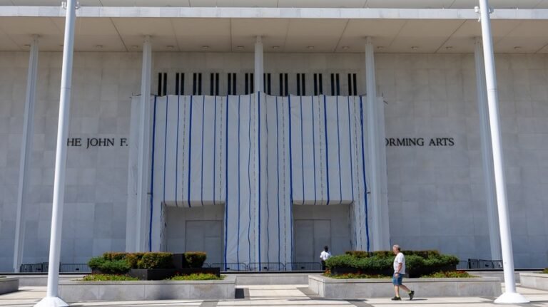 Live updates: Missouri redistricting returns to court; Kennedy Center explains 'temporary' closure