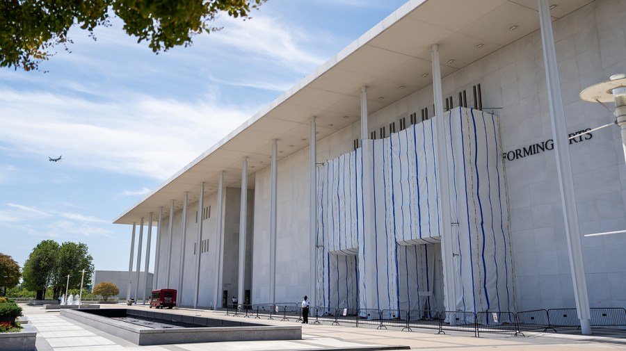 Judge says government must give 30 days notice before demolishing Kennedy Center
