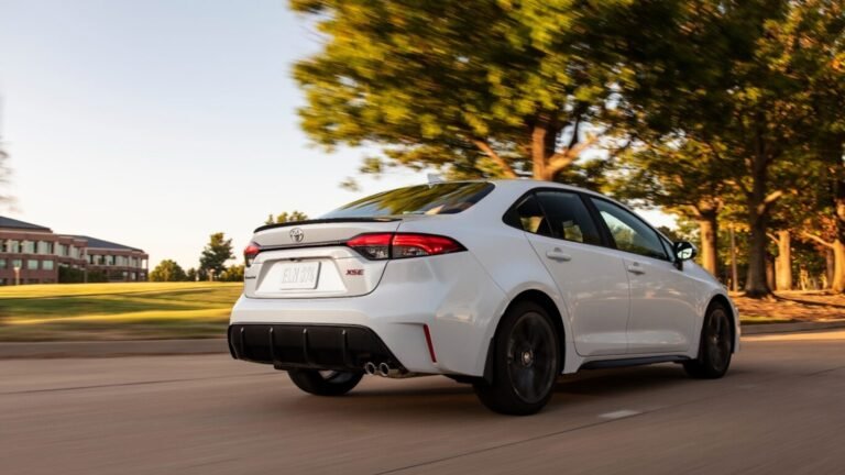 How Your Car's MPG And Greenhouse Gas Emissions Are Related, According To The EPA