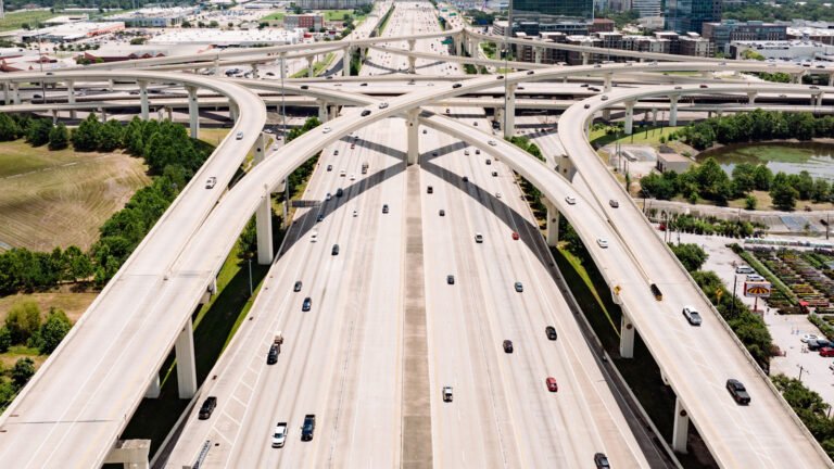 What's The Difference Between A Highway And A Freeway?