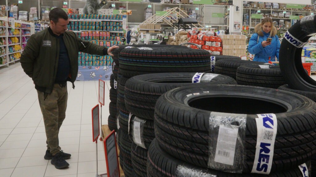 Do The Top Summer Tires Reviewed By Consumer Reports Outgrip The Cheapest Ones?