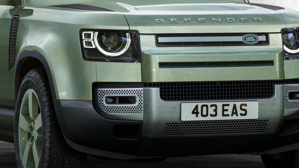 A Defender Pickup Truck Built Stateside Would Change The Luxury Truck Game