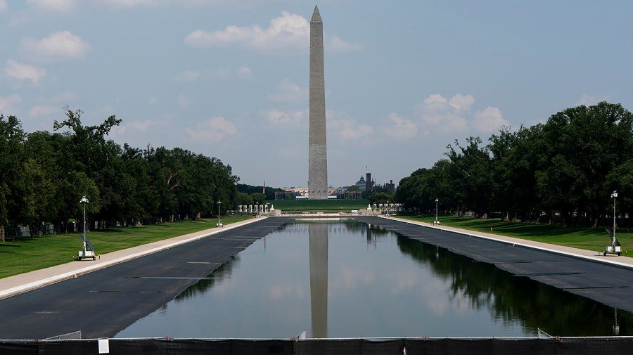 Contractor blames Lincoln Memorial problems on itself, not vandals: Report