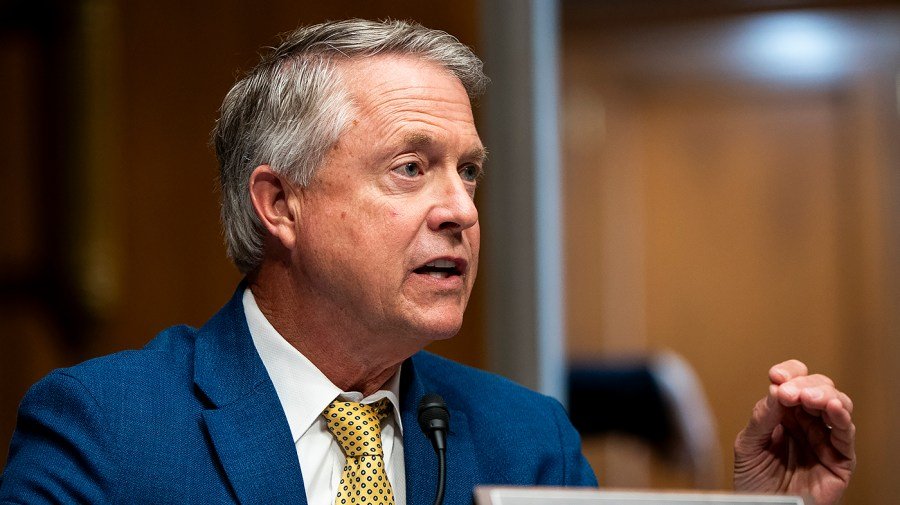 Kansas's former GOP governor backs Democrat over Marshall for Senate