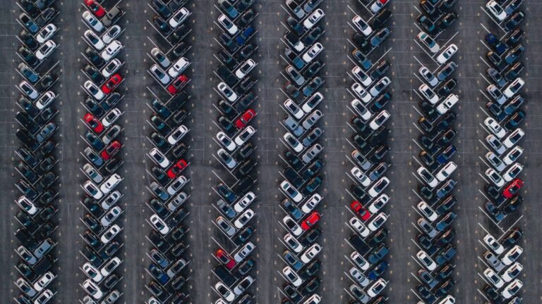 New Car Buyers Should Wait Until December, Expert Says